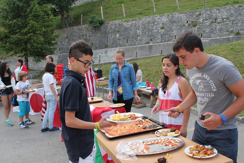 Village Camps International Summer Camp Leysin, Switzerland 2026-07-18 https://www.villagecamps.com/journals_admin/images/686-19-intlnight (72).jpg